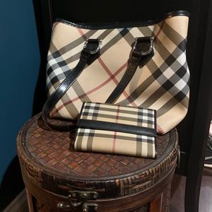 Authentic Burberry Purse & Wallet